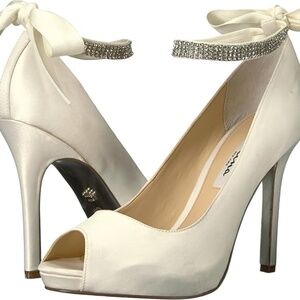 Nina Women's Karen Dress Pump - Cream